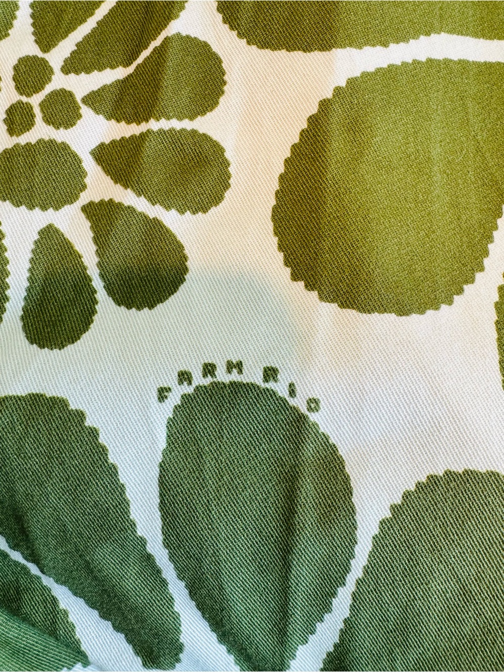 FARM RIO
Buttoned Puff Sleeve Maxi Dress - Palermo
Green - Picture 13 of 14
